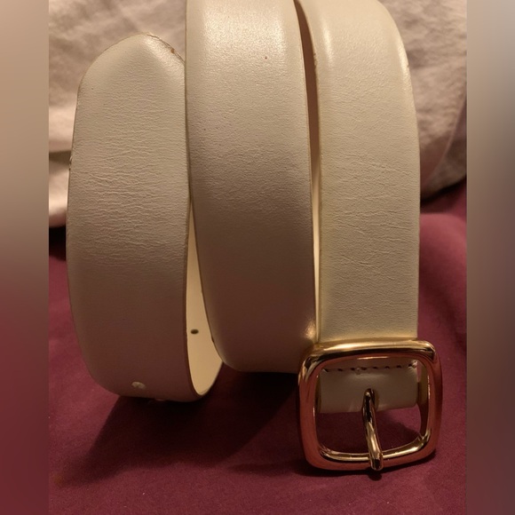 Elegant White Belt with Gold Buckle main image 9